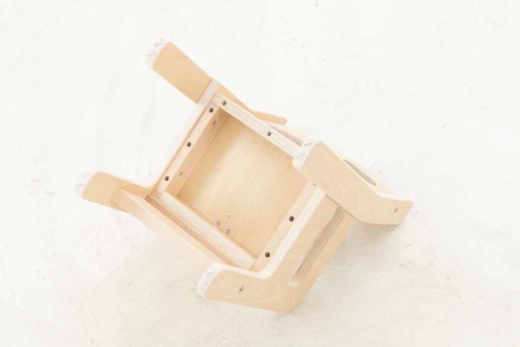 CHAISE OLE AVEC ACCOUDOIRS ET ENTRE-JAMBE