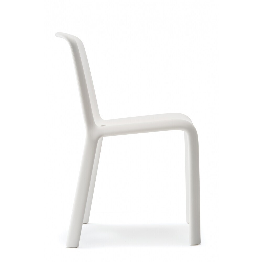 CHAISE SNOW
